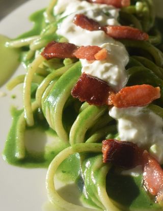 Spaghetti Alla Crema Di Bietola Con Stracciatella E Guanciale Al Ta