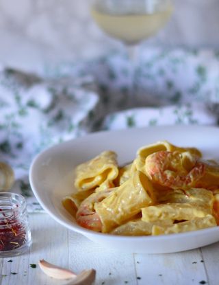 Paccheri Allo Zafferano Con Gamberi Al Ta Cucina Ricettedimaria