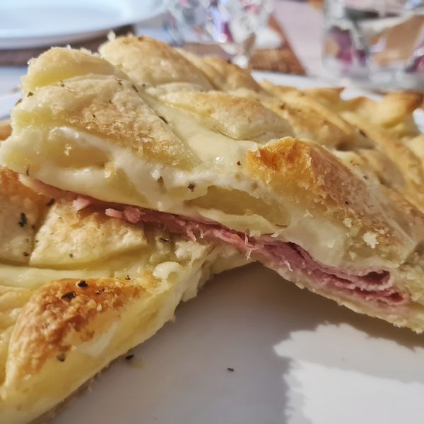 Sfogliata Rustica Con Patate Prosciutto E Provola Al Ta Cucina