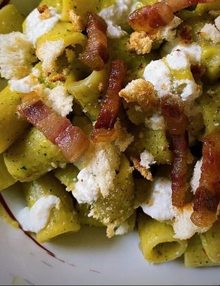 Mezze Maniche Con Crema Di Zucchine E Datterini Pancetta Ricotta E