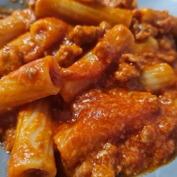 Tortiglioni con ragù di salsiccia Al ta Cucina