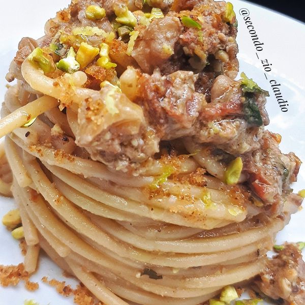 Spaghetti Con Acciughe Colatura Di Alici Noci Granella Di Pistacchio