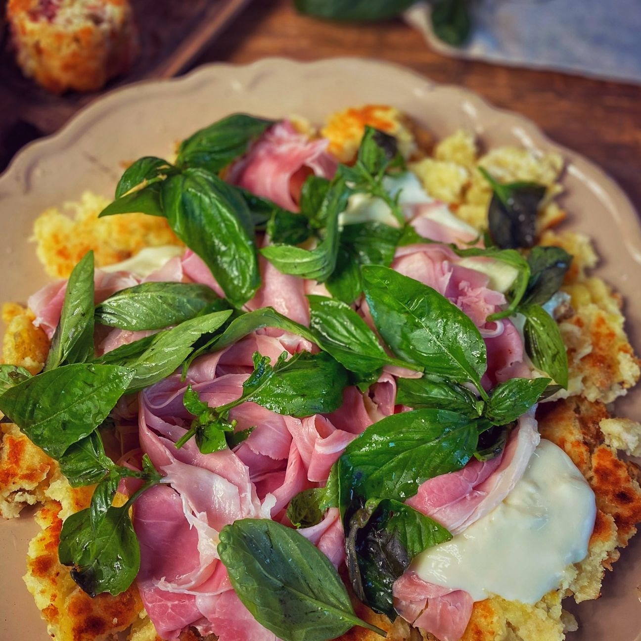 Pizza di patate in padella