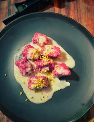 Ricetta Gnocchi di barbabietola con crema di pecorino di viaggiandomangiando