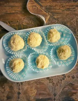 Ricetta Tartufini al cocco keto di viaggiandomangiando