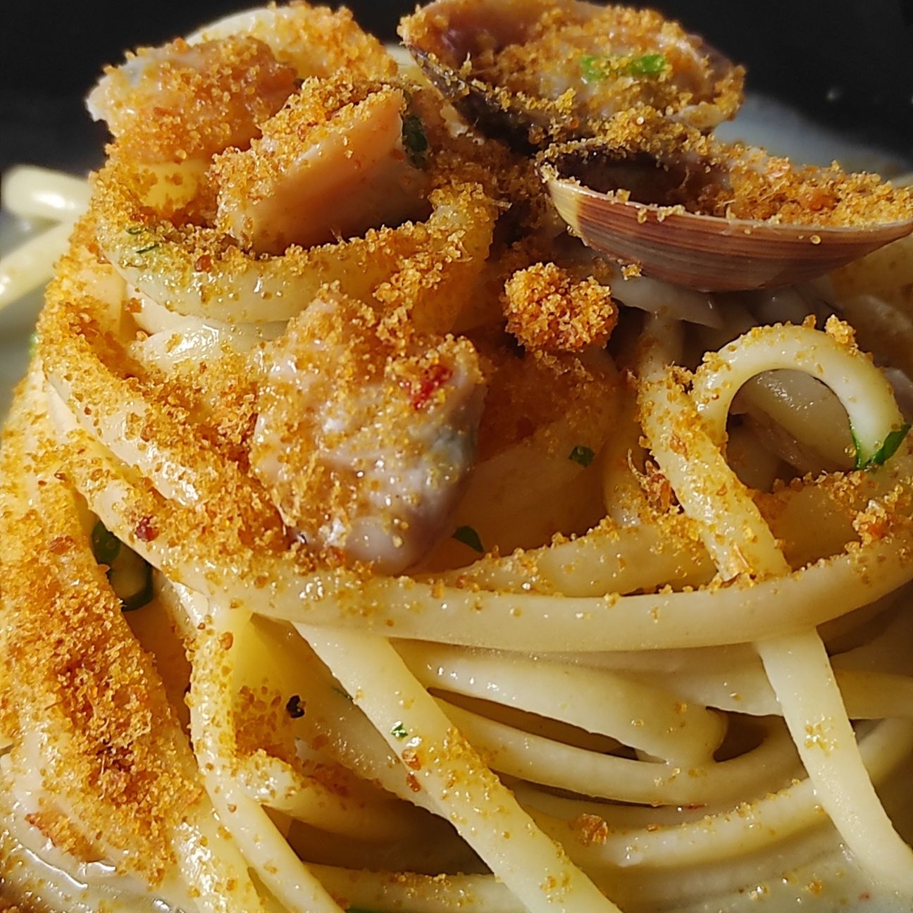 Linguine con vongole e bottarga