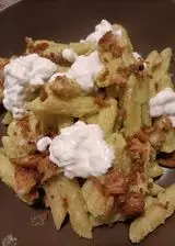 Ricetta Penne con crema di broccoli, burrata e crumble di pane.