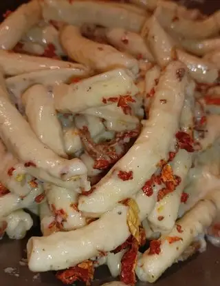 Ricetta Sedanini fatti in casa senza uova, con crema al gorgonzola e peperoni cruschi di giuseppe5054