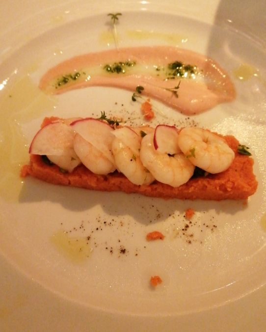Gambero rosso su tartare di salmone