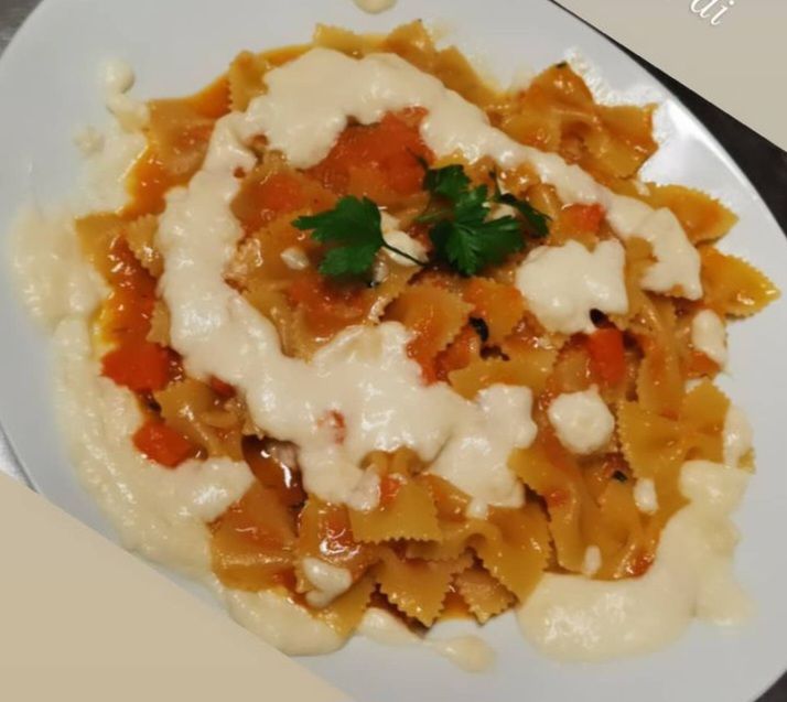 Farfalle con carote e crema al parmiggiano