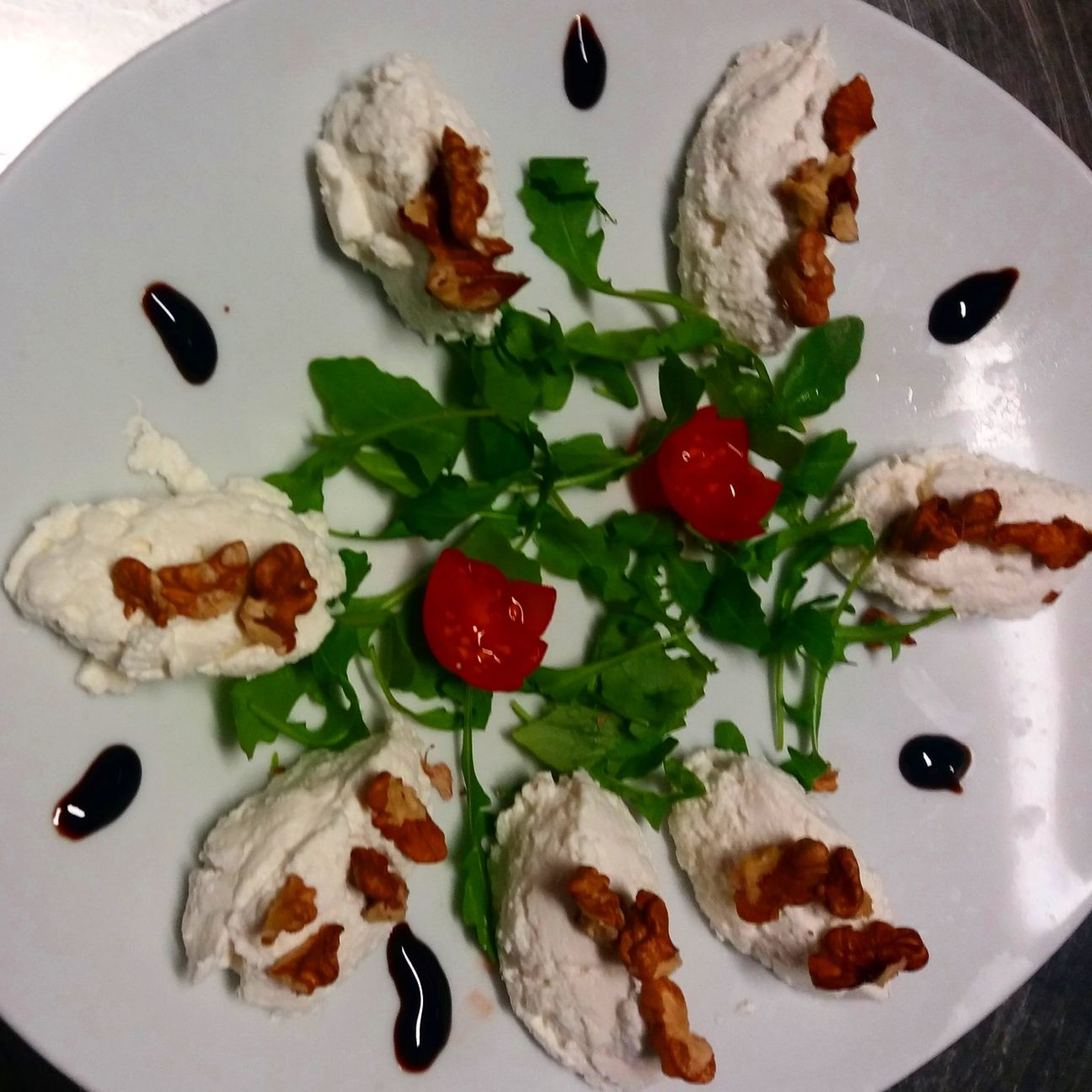 Quenelle di ricotta e noci