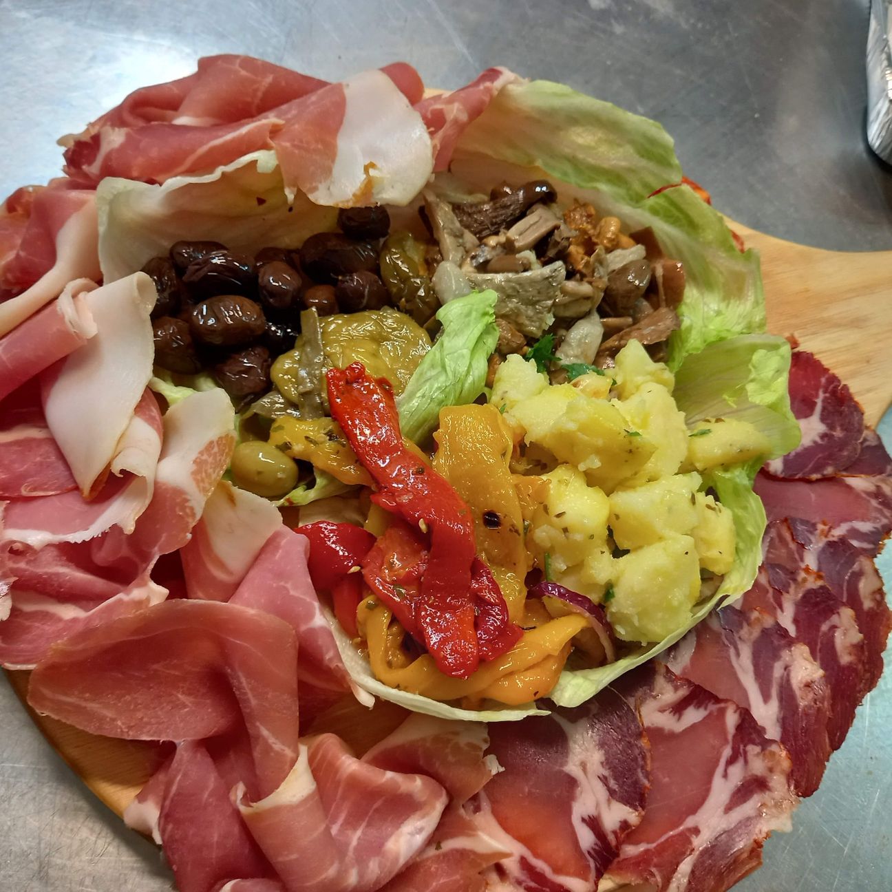 Tagliere misto salumi e manicaretti