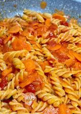 Ricetta Fusilli al pomodoro con carote e basilico