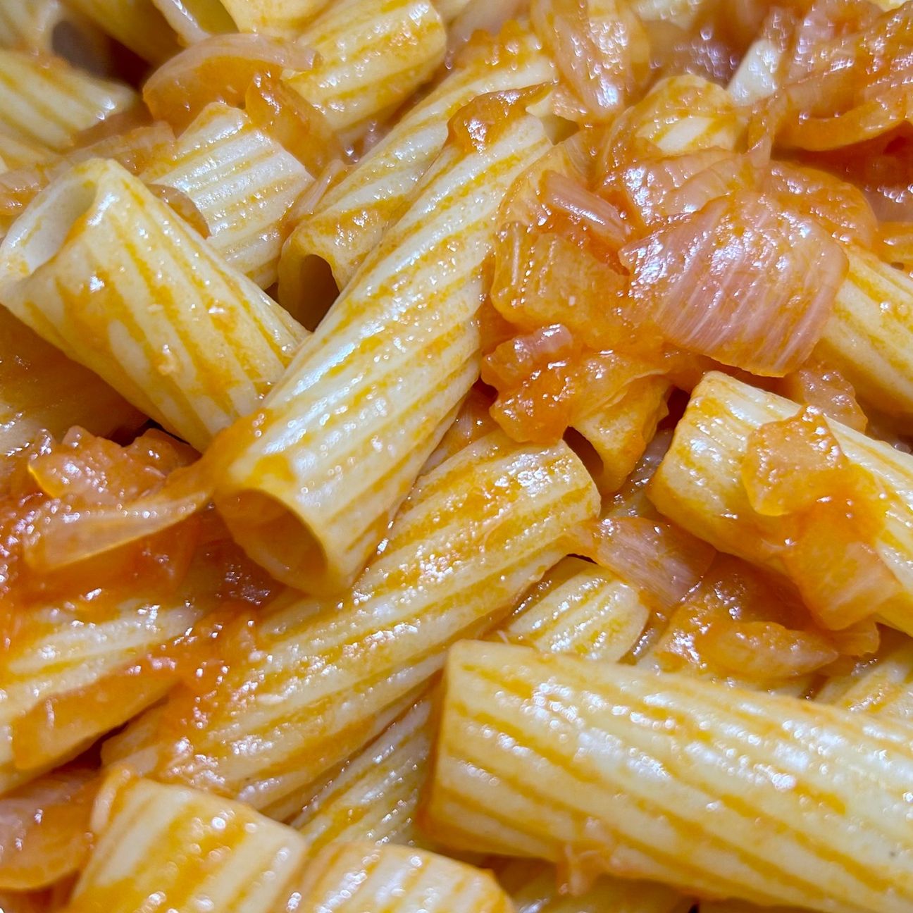 Pasta al ragù di cipolle