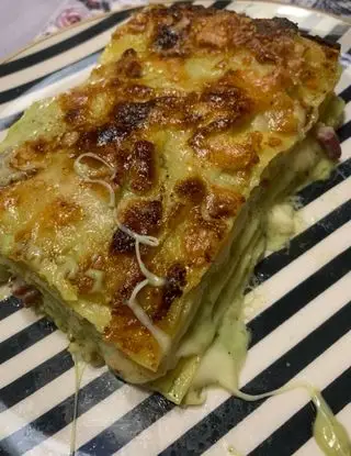 Ricetta Lasagna al pesto pancetta e scamorza affumicata di ricettedicasanostradialexeangy