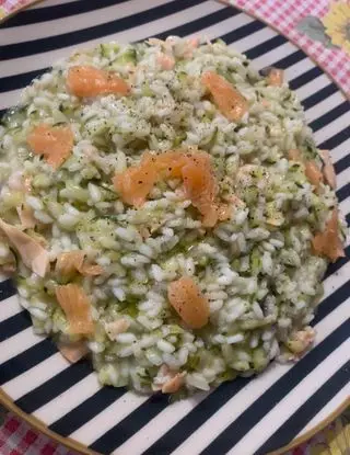 Ricetta Risotto Salmone e zucchine di ricettedicasanostradialexeangy