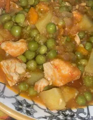 Ricetta Spezzatino di pollo con piselli e patate di ricettedicasanostradialexeangy