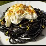 Ricetta Spaghettone al nero di seppia, burrata e bottarga