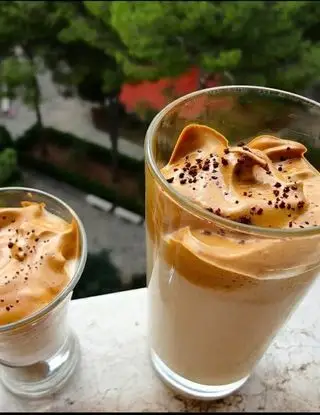 Ricetta Dalgona Coffee (crema densa di caffè) di Cheatday_is_okay