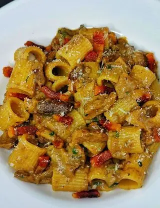 Ricetta Mezzi rigatoni con guanciale e funghi porcini sfumati al vino di Cheatday_is_okay