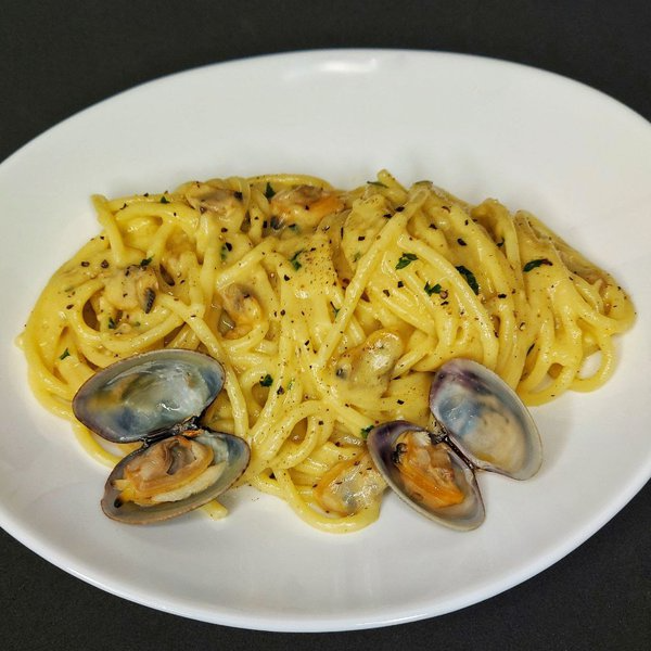 Spaghetti alle vongole in crema di vongole
