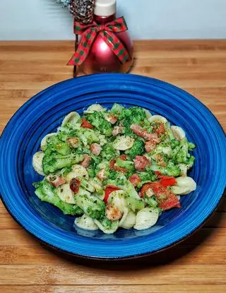 Ricetta Orecchiette aglio, olio e peperoncino con broccoli, pomodorini e pancetta di Cheatday_is_okay