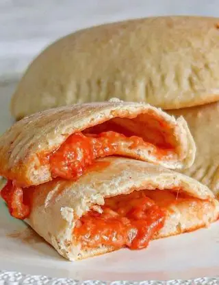 Ricetta 🔥PANZEROTTI AL FORNO🔥 di laricettachescotta