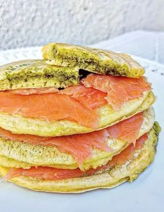 Ricetta 🥞PANCAKES SALATI RIPIENI AL PESTO E SALMONE AFFUMICATO🥞 di laricettachescotta