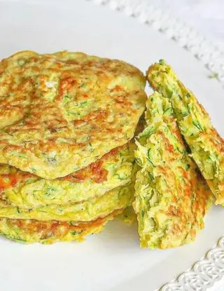 Ricetta 🥒FRITTELLE DI ZUCCHINE🥒 di laricettachescotta