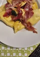 Ricetta Ravioli di ricotta con burro e salvia e speck