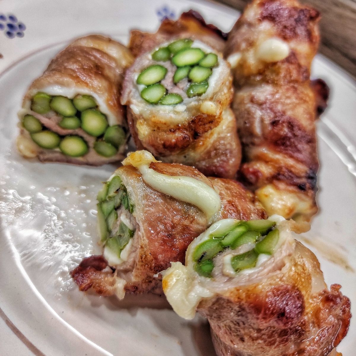 INVOLTINI DI CAPOCOLLO CON ASPARAGI