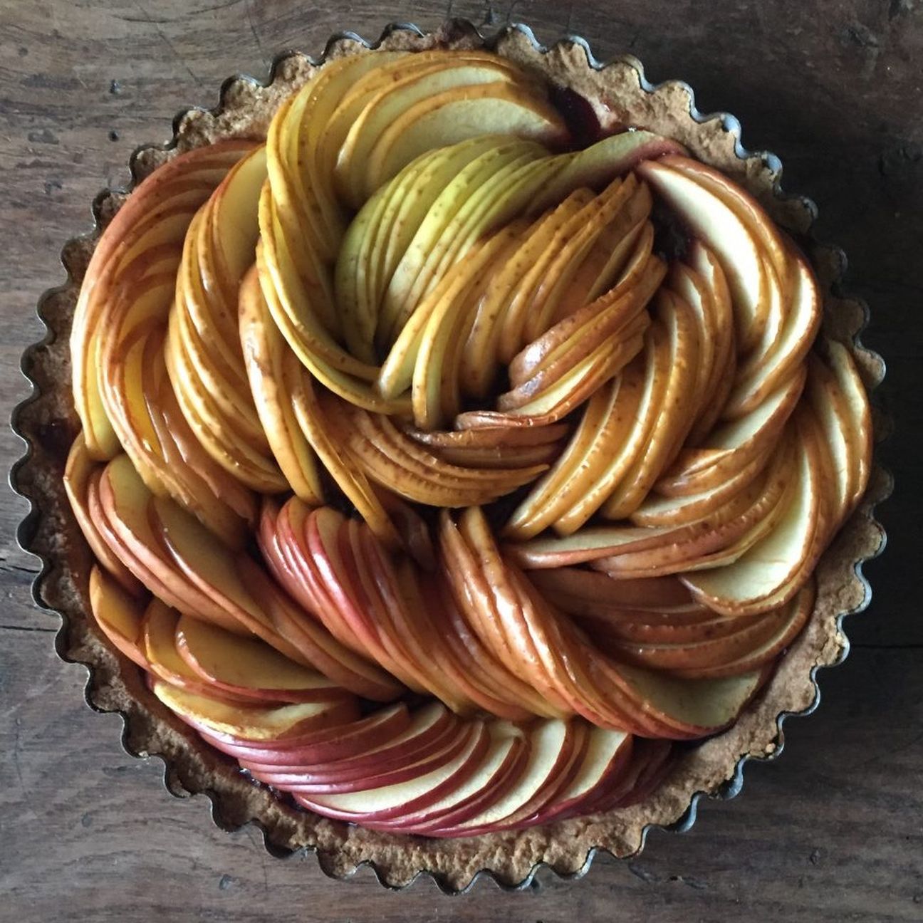 Crostata di mele e confettura di frutti di bosco