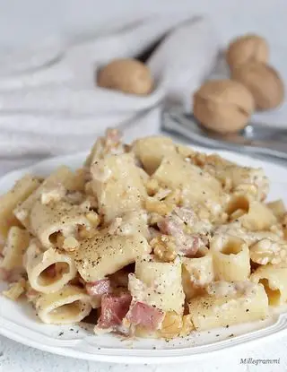 Ricetta Pasta con speck mascarpone e noci di millegrammi