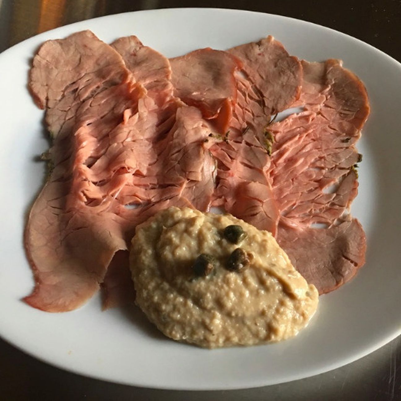 Vitello tonnato con salsa antica