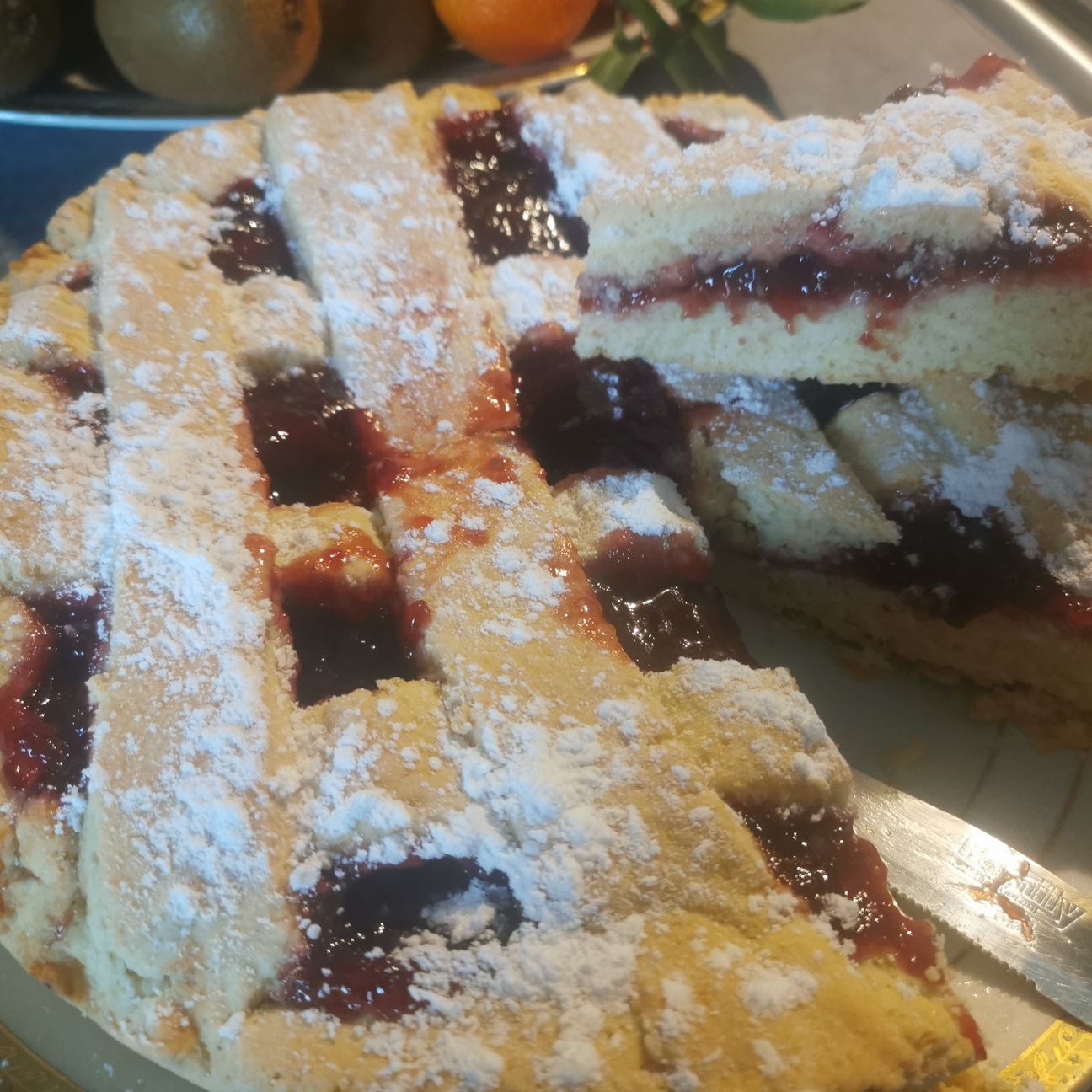 Crostata soffice con marmellata di ciliegie senza burro
