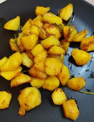 Ricetta Patate arrosto spolverate con curcuma e rosmarino di Paola_dielle