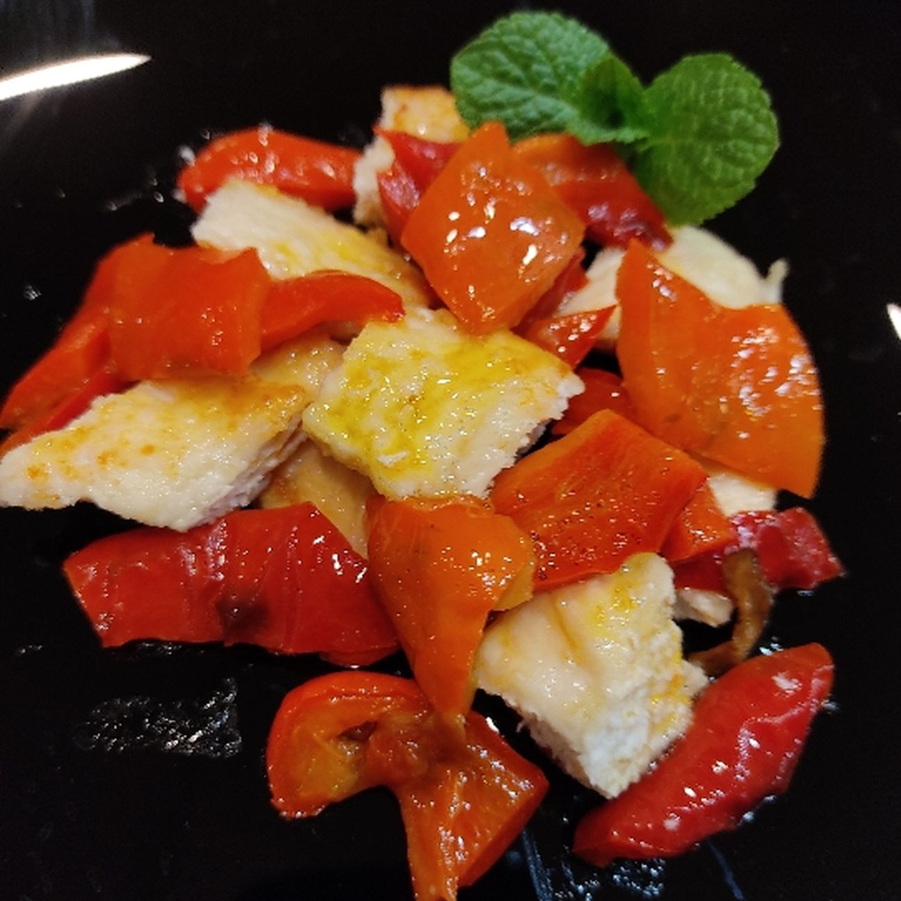 Dadolata di petto di pollo con peperoni