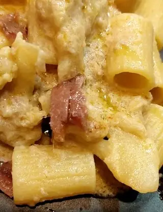Ricetta Mezze maniche con crema di pecorino romano, crema di broccolo romano e alici 🤗 di Paola_dielle