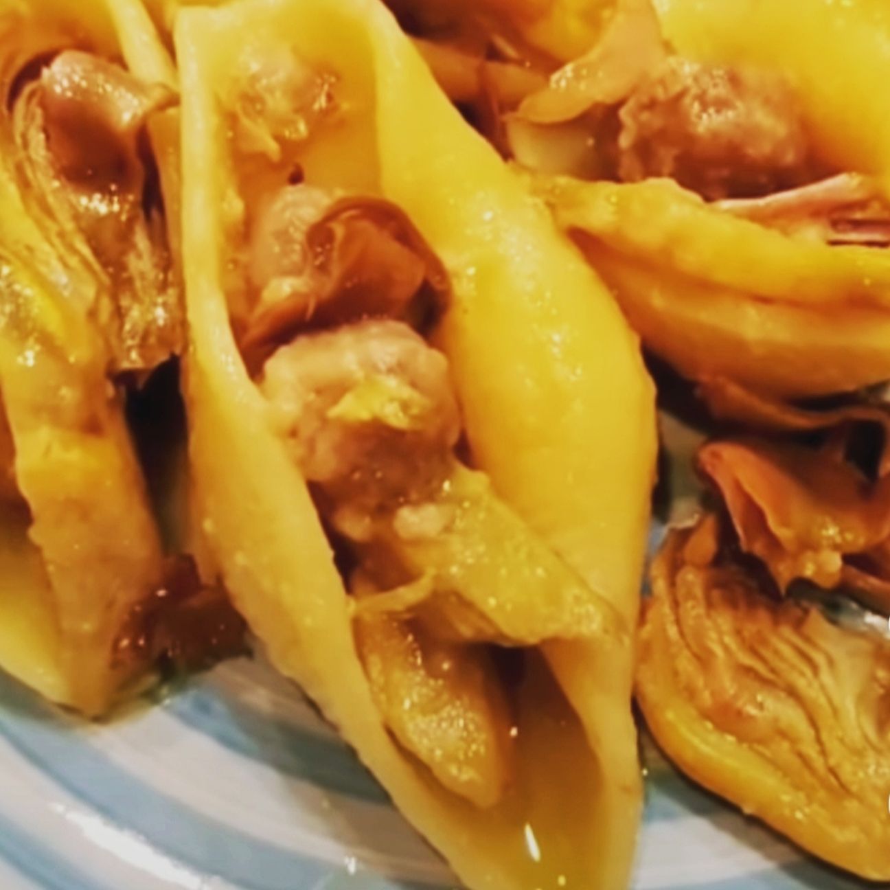 CONCHIGLIONI CON POLPETTINE E CARCIOFI