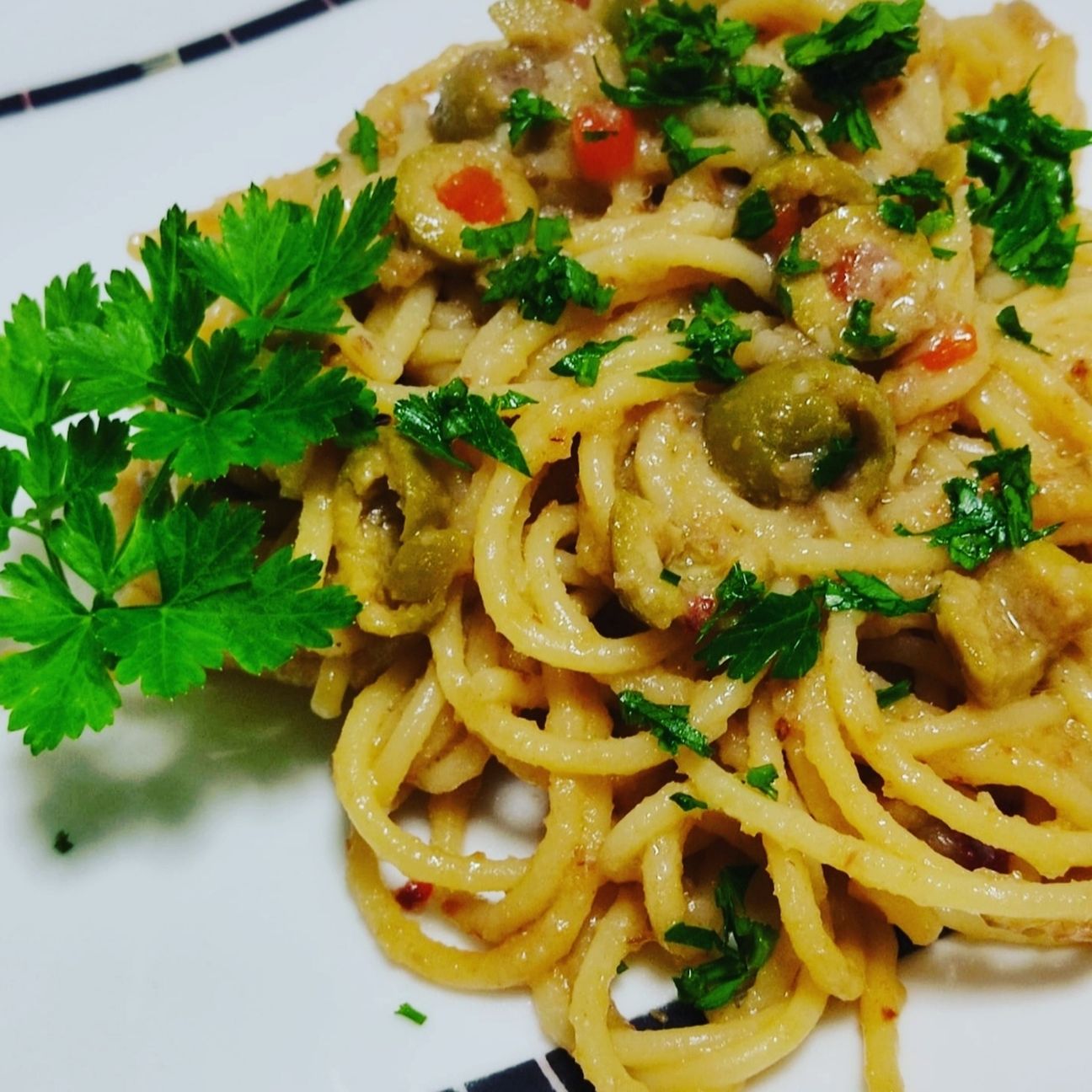 SPAGHETTI ALLE BRICIOLE CAPPERI E OLIVE