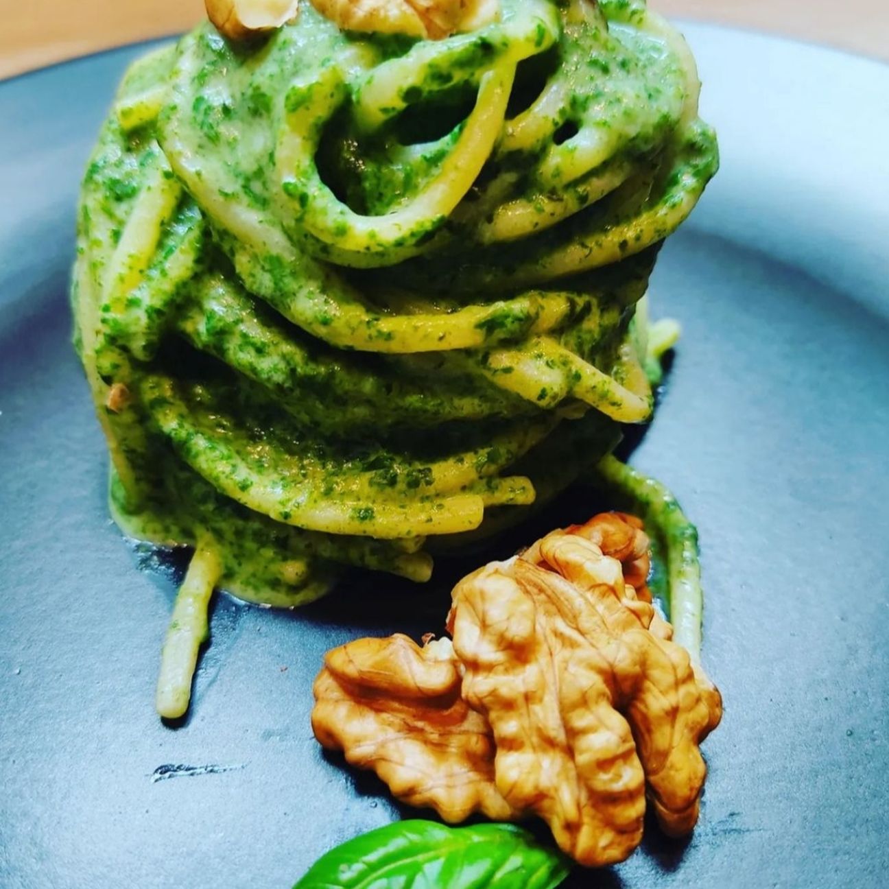 SPAGHETTI ALLA CREMA DI SPINACI, MASCARPONE E NOCI