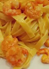 Ricetta FETTUCCINE CON GAMBERI E STRACCHINO ALLO ZAFFERANO