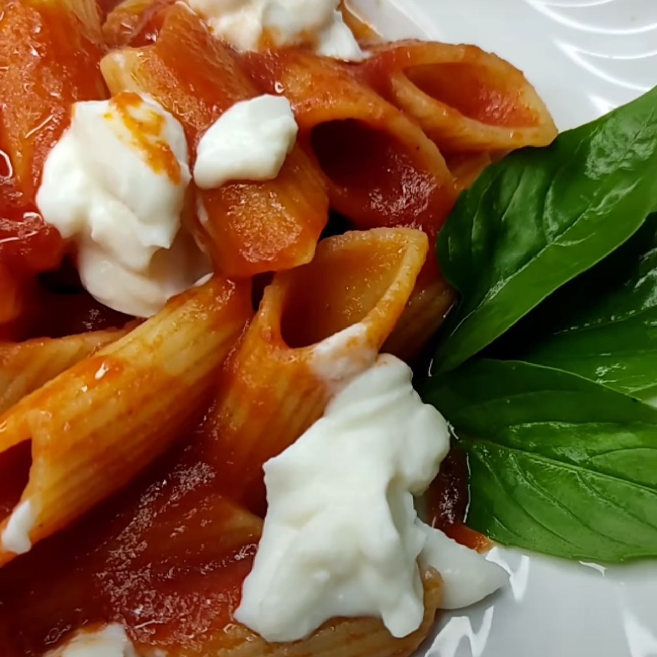 PENNE CON SALSA DI POMODORO E RICOTTA 🤗