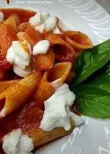 Ricetta PENNE CON SALSA DI POMODORO E RICOTTA 🤗