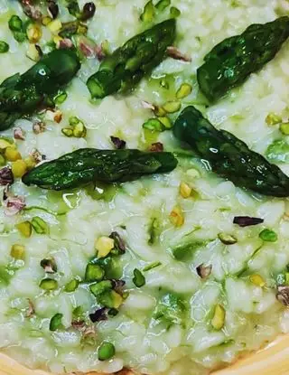 Ricetta RISOTTO ASPARAGI, STRACCHINO E GRANELLA DI PISTACCHI di Paola_dielle