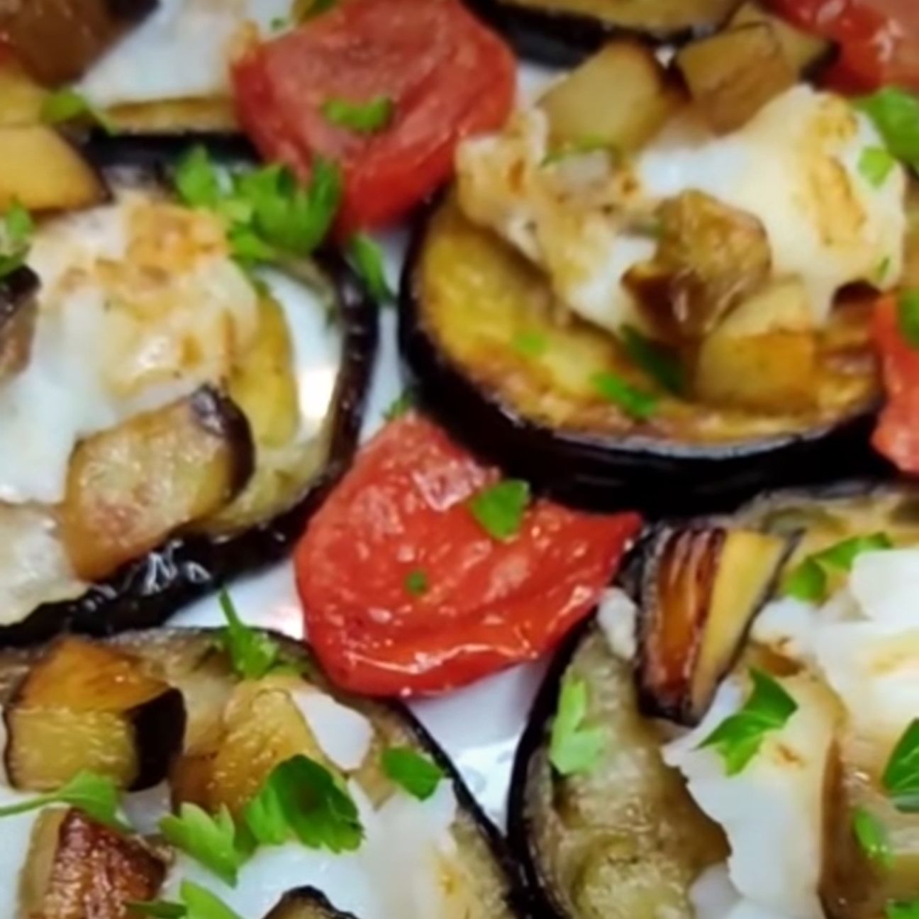 MELANZANE FRITTE, MERLUZZO E POMODORINI