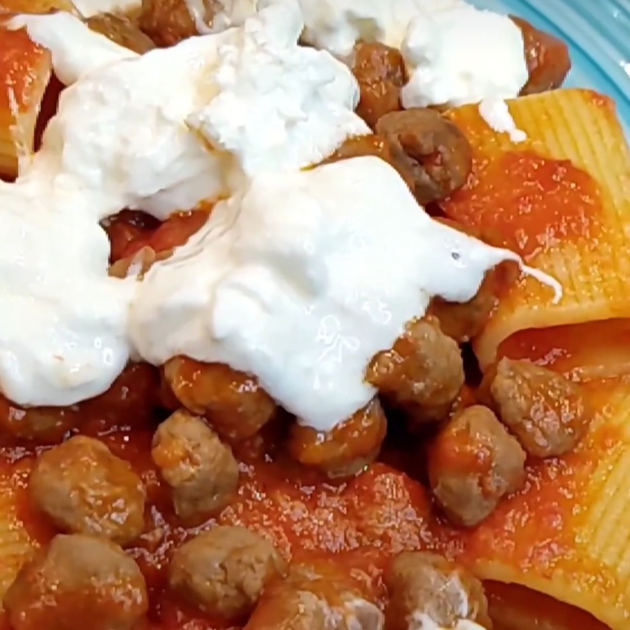 PACCHEROTTI RIGATI CON POLPETTINE E BURRATA