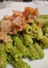 Ricetta Sedani con pesto alla genovese e salmone affumicato