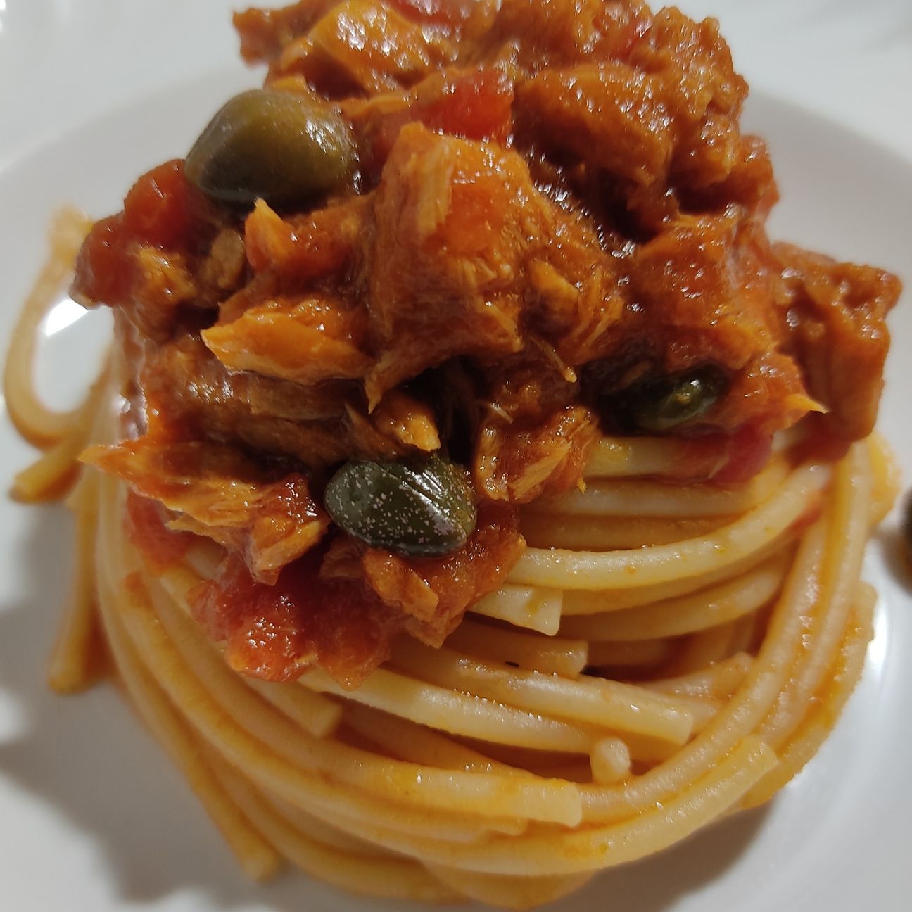 Spaghetti al tonno e capperi