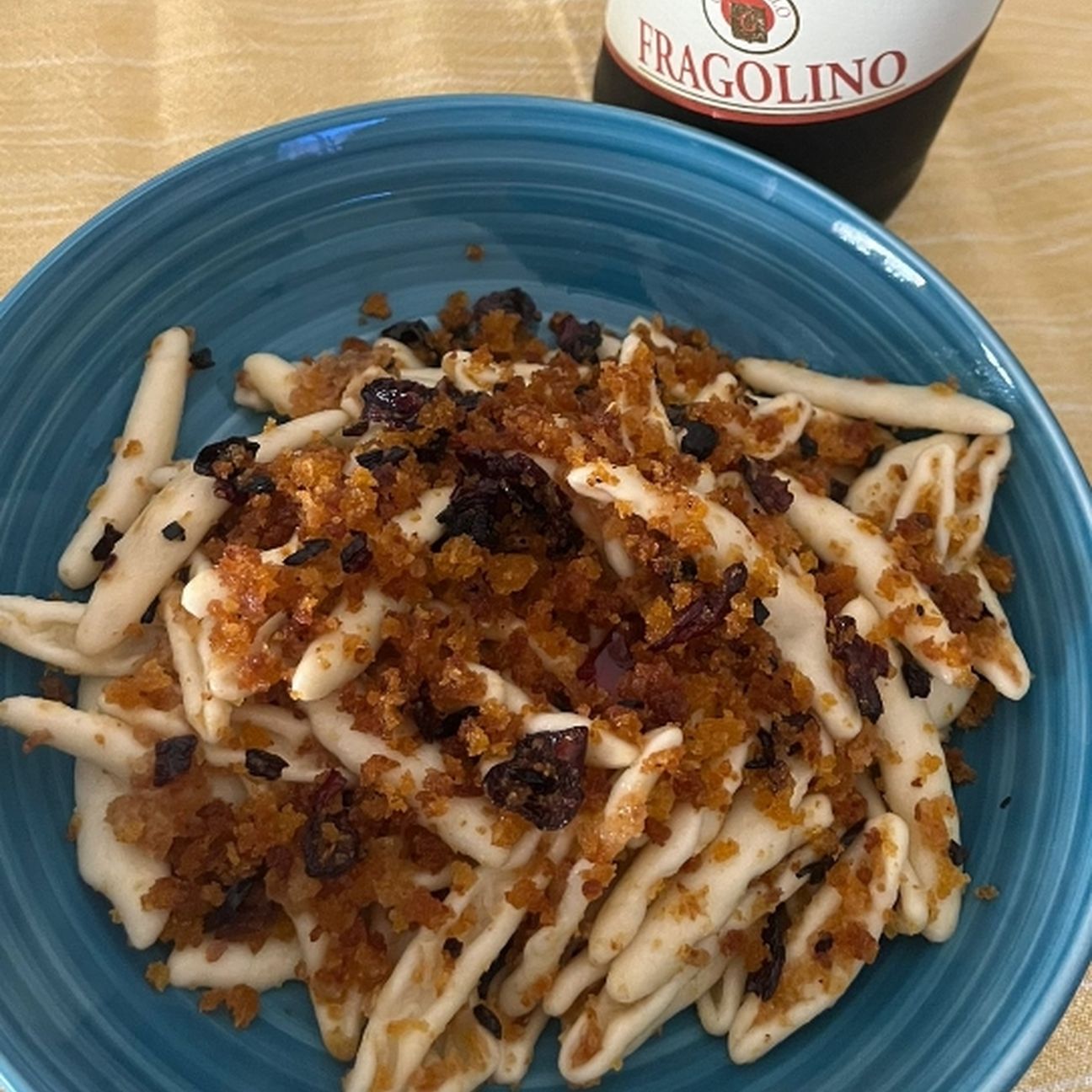 Pasta fresca con mollica tipica della Basilicata e peperoni cruschi